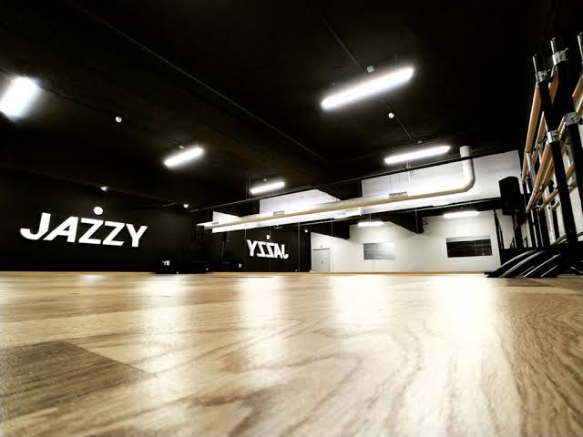 Sala de dança do estúdio Jazzy Entrecampos